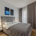 Premier 2Bd Old Town Apartment