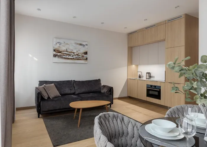 Premier 2Bd Old Town Apartment